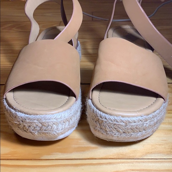 super cute platform sandals! - Picture 4 of 4
